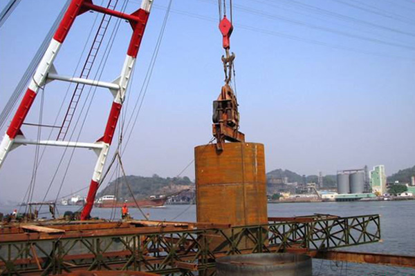 鋼護(hù)筒現(xiàn)場(chǎng)安裝